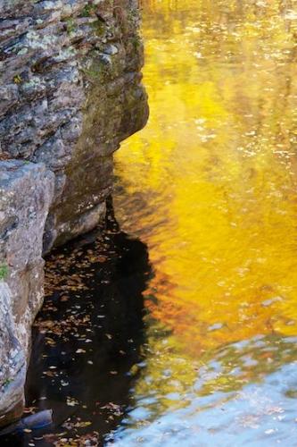 Rock;water;Yellow;Tennessee;Mirror;Green;reflections;Boulder;Gray;Rocky;Great Smoky Mountains National Park;United States;Fall;reflection;Autumn;Brown;Boulders;Rock Formations;Rocks